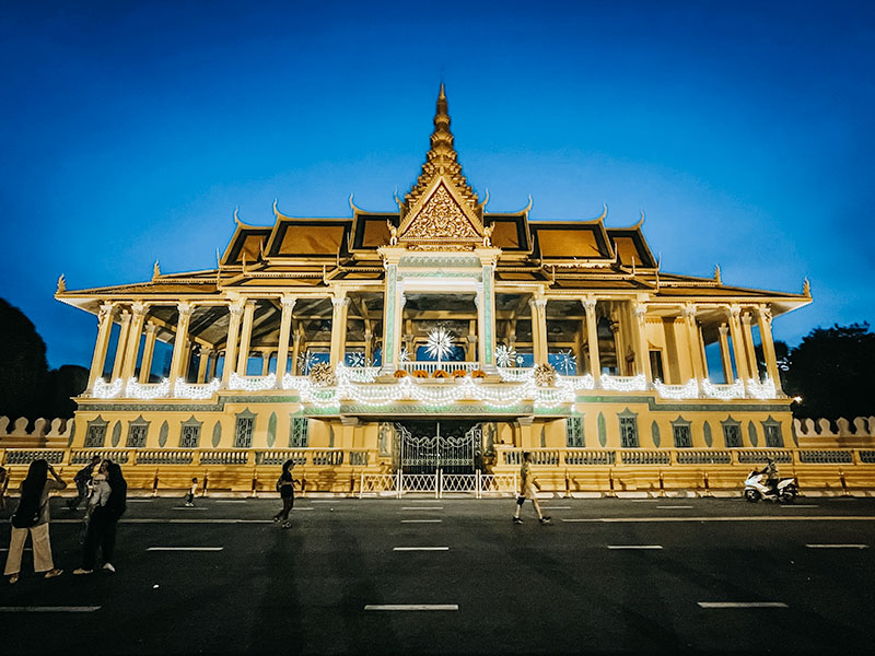 Royal Palace of Cambodia at night